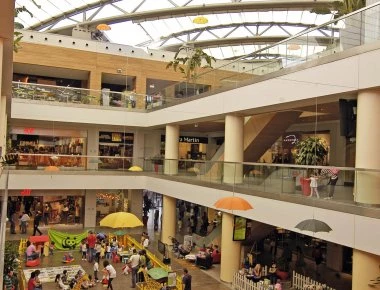 Βγαίνει στο σφυρί πασίγνωστο εμπορικό κέντρο στην Αθήνα